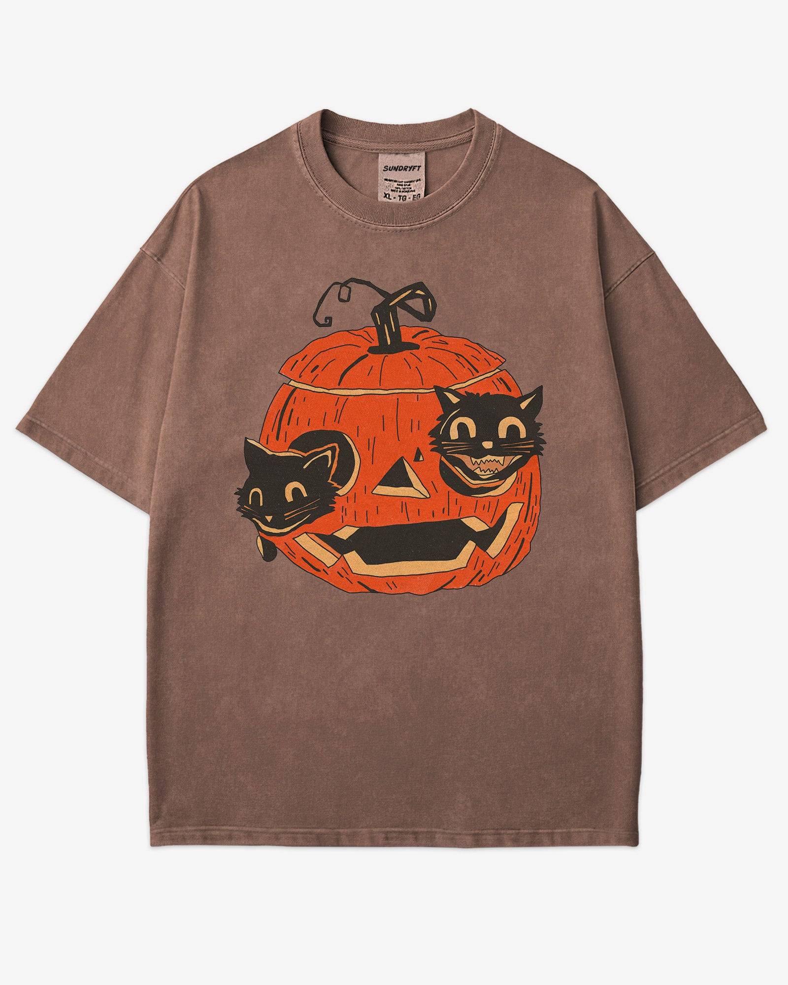 Espresso-colored Black Cats in Pumpkin Shirt – retro graphic tee with two black cats inside a carved Halloween pumpkin