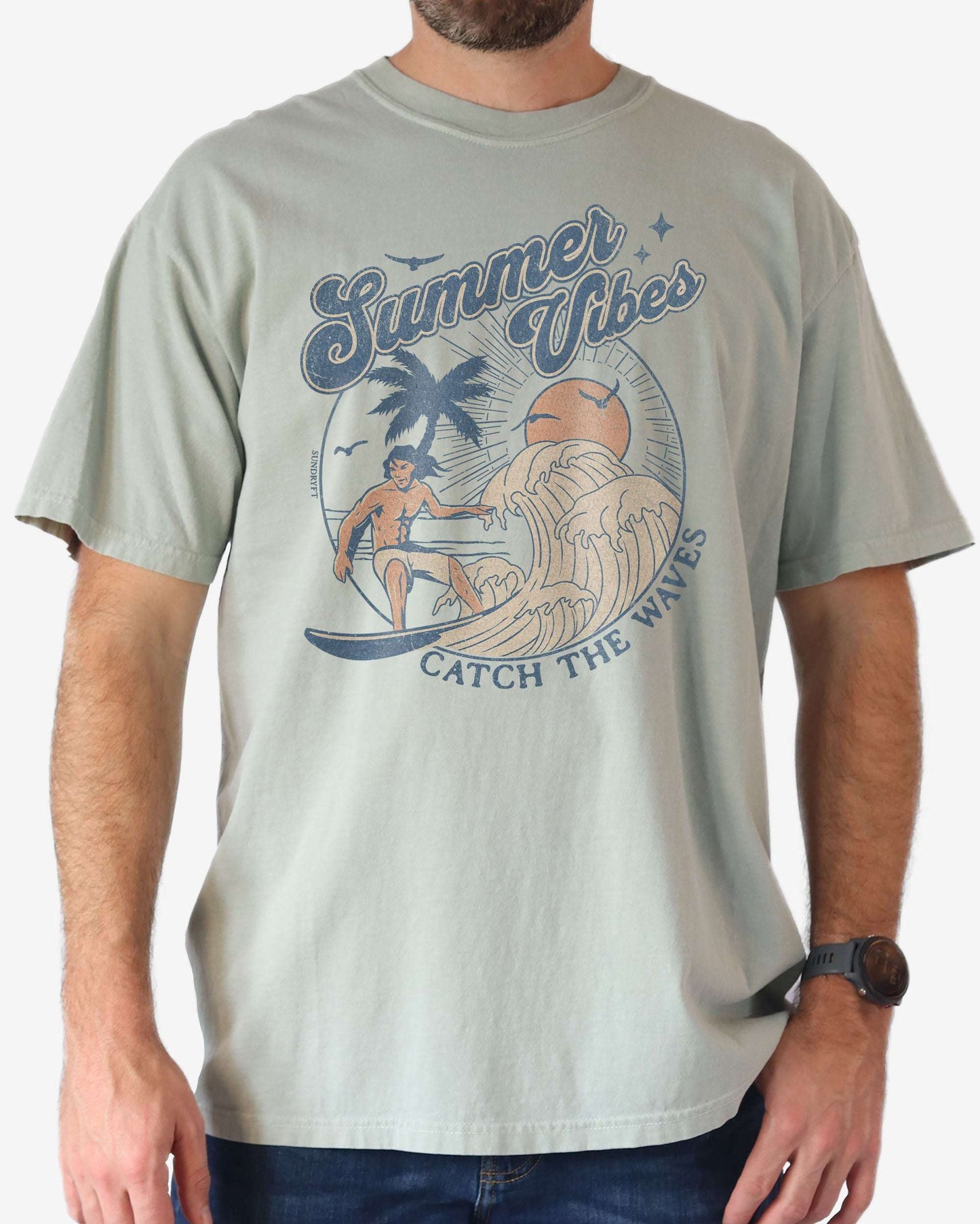 Man wearing a bay 'Summer Vibes – Catch the Waves' surf shirt with a retro graphic of a surfer riding a wave on the beach.