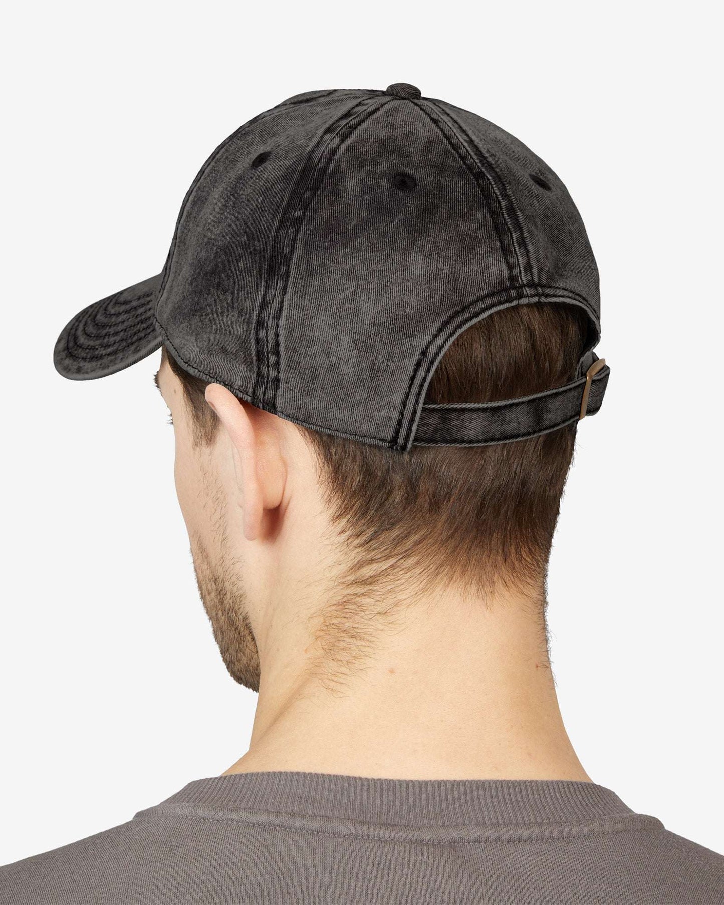 Man wearing Sundryft embroidered vintage cap in black color